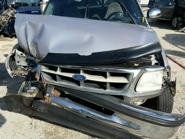 1FTZX1764WNA71605 - 1998 FORD F150 SILVER photo 7