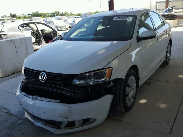 3VWD17AJ4EM422840 - 2014 VOLKSWAGEN JETTA SE WHITE photo 2