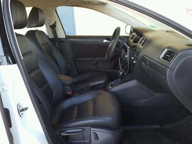 3VWD17AJ4EM422840 - 2014 VOLKSWAGEN JETTA SE WHITE photo 5
