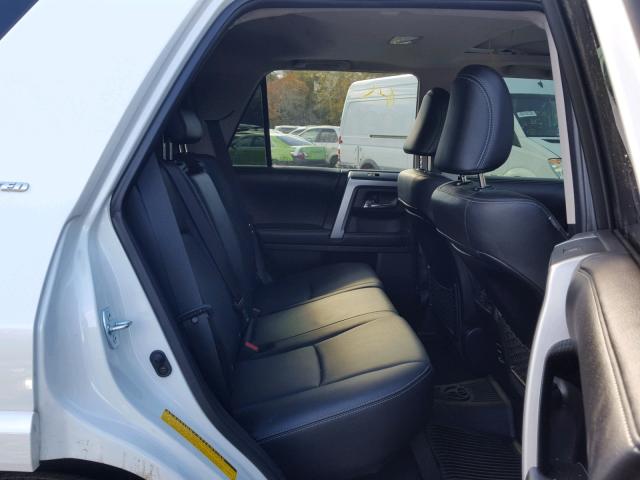 JTEBU5JR6H5460877 - 2017 TOYOTA 4RUNNER SR Biały zdjęcie 6