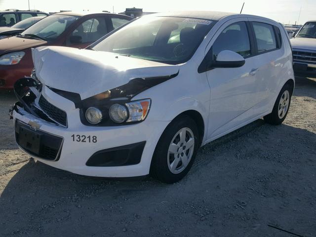 1G1JA6SG8G4175493 - 2016 CHEVROLET SONIC LS 白色 照片 2