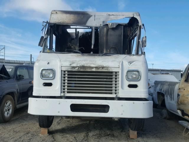 4UZAAPDU8HCJA6060 - 2017 FREIGHTLINER CHASSIS M WHITE photo 9