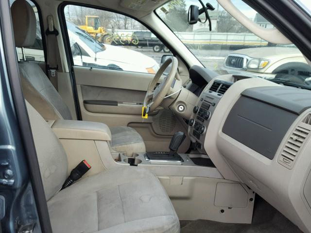 1FMCU0D7XCKA26778 - 2012 FORD ESCAPE XLT BLUE photo 5