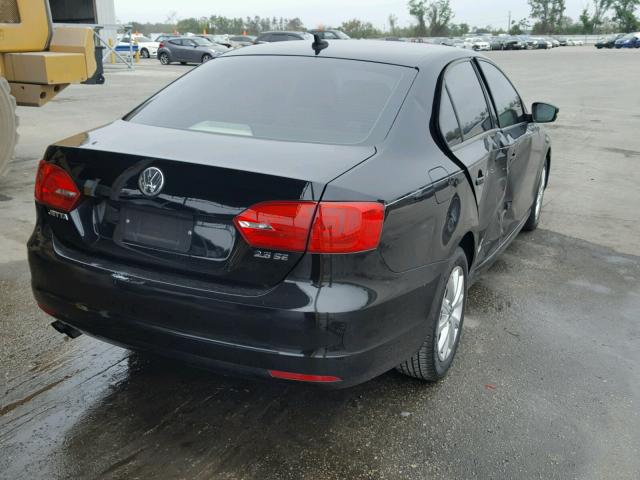 3VWDX7AJ0BM322583 - 2011 VOLKSWAGEN JETTA SE 黑色 照片 4