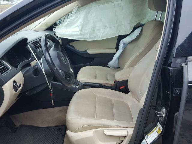 3VWDX7AJ0BM322583 - 2011 VOLKSWAGEN JETTA SE 黑色 照片 5