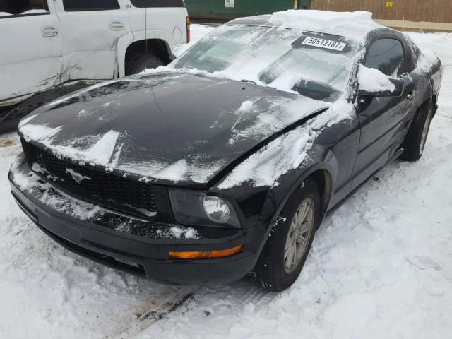 1ZVHT80N785193828 - 2008 FORD MUSTANG BLACK photo 2