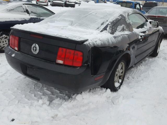 1ZVHT80N785193828 - 2008 FORD MUSTANG BLACK photo 4