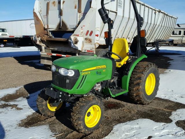 1LV2032RTFH115011 - 2015 JOHN DEERE 2032R GREEN photo 2