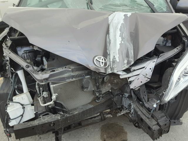 5TDYK3DC3GS708379 - 2016 TOYOTA SIENNA XLE BROWN photo 7