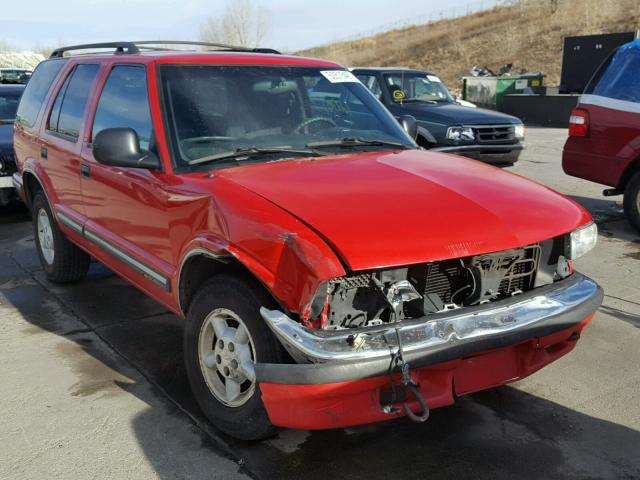 1GNDT13W8W2161215 - 1998 CHEVROLET BLAZER RED photo 1