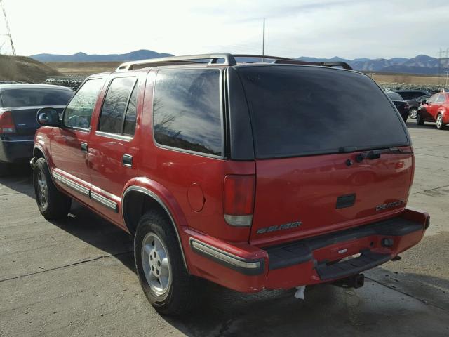 1GNDT13W8W2161215 - 1998 CHEVROLET BLAZER RED photo 3