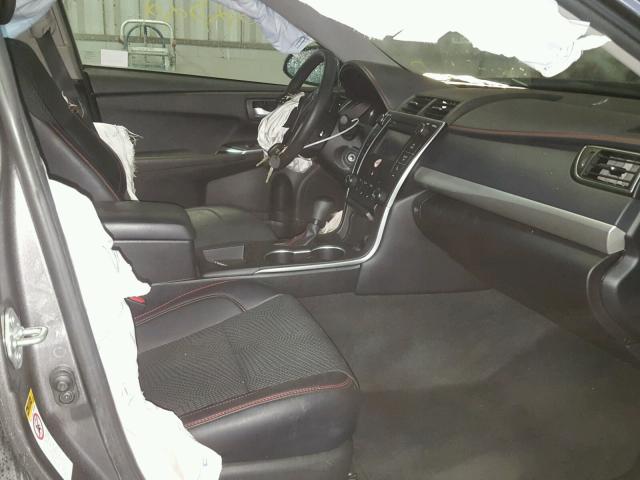 4T1BF1FKXHU331948 - 2017 TOYOTA CAMRY LE 石墨色 照片 5