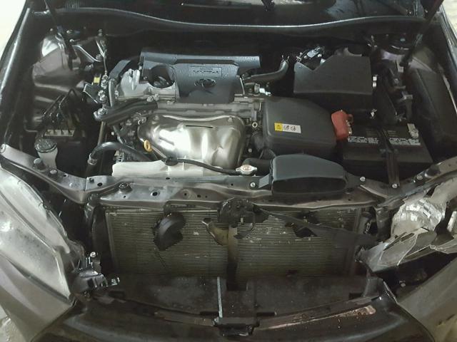 4T1BF1FKXHU331948 - 2017 TOYOTA CAMRY LE 石墨色 照片 7