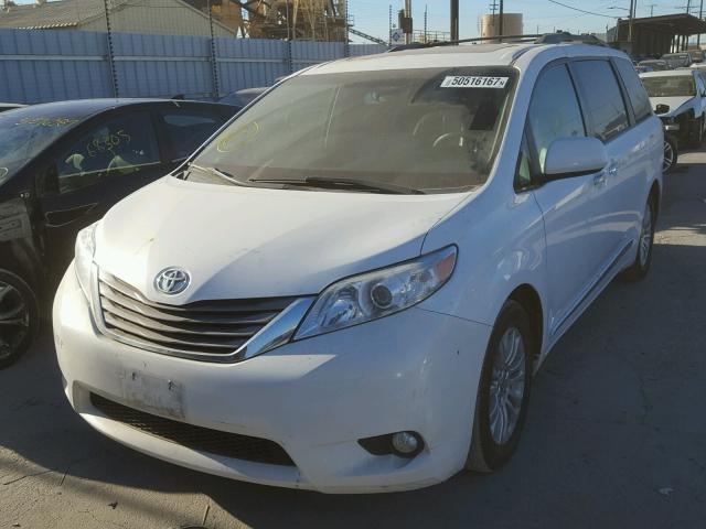 5TDYK3DC6ES502969 - 2014 TOYOTA SIENNA XLE WHITE photo 2