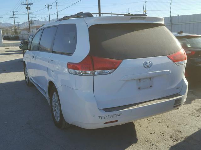 5TDYK3DC6ES502969 - 2014 TOYOTA SIENNA XLE WHITE photo 3