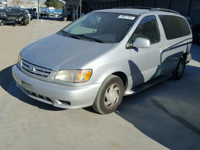 4T3ZF13C43U513334 - 2003 TOYOTA SIENNA LE SILVER photo 2