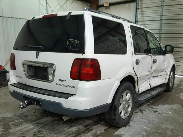 5LMFU28525LJ20729 - 2005 LINCOLN NAVIGATOR WHITE photo 4