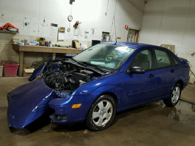 1FAFP34N95W295364 - 2005 FORD FOCUS ZX4 BLUE photo 2