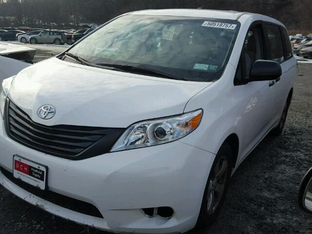 5TDZK3DC1GS729249 - 2016 TOYOTA SIENNA BAS WHITE photo 2