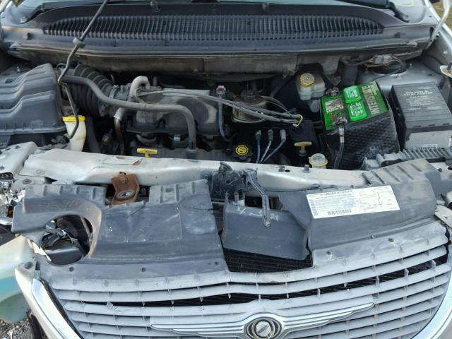 2C4GP54L92R557722 - 2002 CHRYSLER TOWN & COU SILVER photo 7