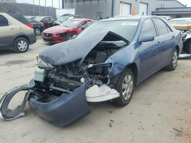 4T1BE32K23U211686 - 2003 TOYOTA CAMRY LE BLUE photo 2