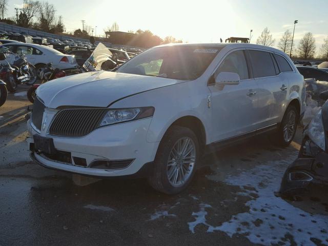 2LMHJ5AT2EBL57613 - 2014 LINCOLN MKT WHITE photo 2