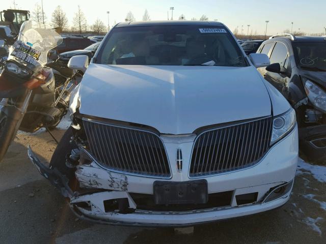 2LMHJ5AT2EBL57613 - 2014 LINCOLN MKT WHITE photo 9