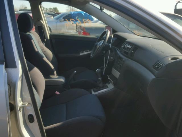 2T1BY30E55C509075 - 2005 TOYOTA COROLLA XR 银色 照片 5