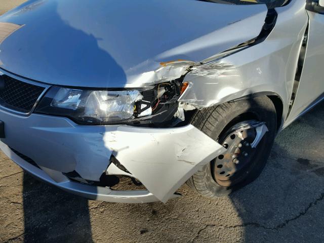 KNAFU4A27A5808689 - 2010 KIA FORTE EX SILVER photo 9