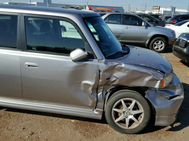 JTLKT324864127490 - 2006 TOYOTA SCION XB SILVER photo 9