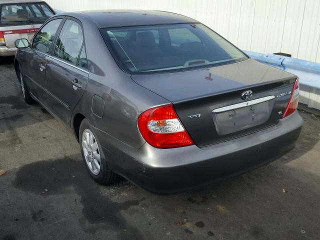 JTDBF30K220009375 - 2002 TOYOTA CAMRY LE ნაცრისფერი ფოტო 3