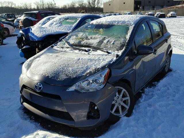 JTDKDTB32E1075290 - 2014 TOYOTA PRIUS C GRAY photo 2