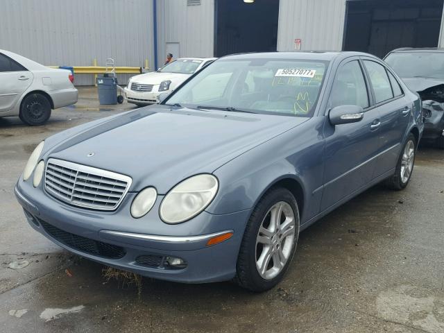 WDBUF56J46A946326 - 2006 MERCEDES-BENZ E 350 BLUE photo 2