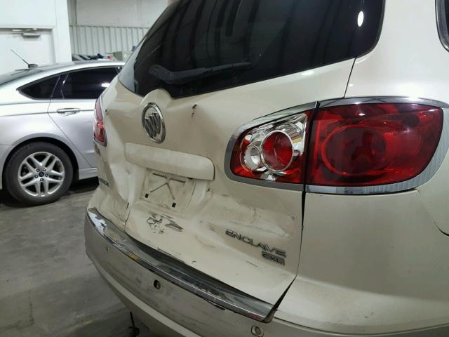 5GAKRBED8BJ388910 - 2011 BUICK ENCLAVE CX WHITE photo 9