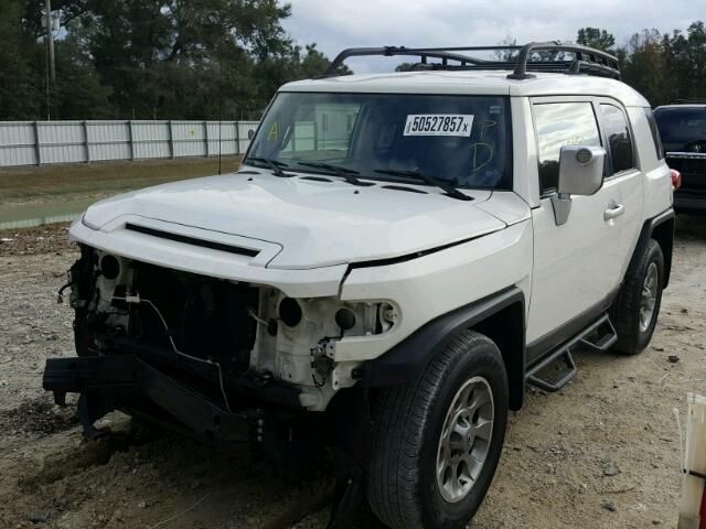 JTEZU4BF4DK013425 - 2013 TOYOTA FJ CRUISER WHITE photo 2