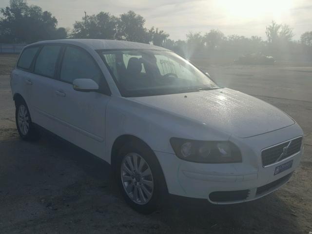 YV1MW382452098401 - 2005 VOLVO V50 2.4I WHITE photo 1