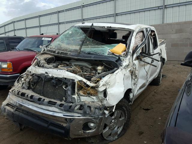 5TFDY5F10BX159506 - 2011 TOYOTA TUNDRA CRE WHITE photo 2