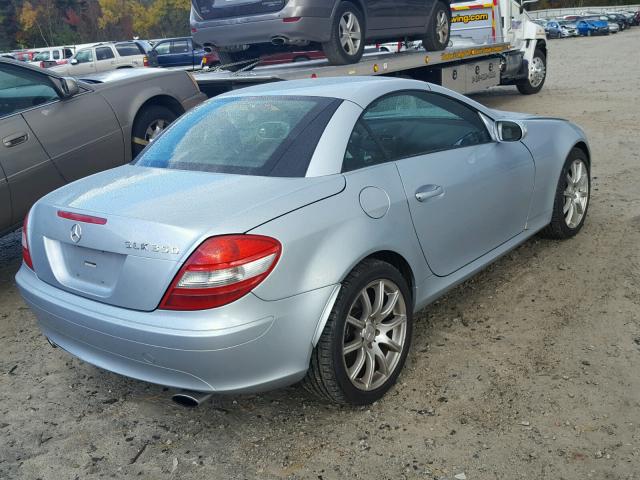 WDBWK56F35F041660 - 2005 MERCEDES-BENZ SLK 350 SILVER photo 4