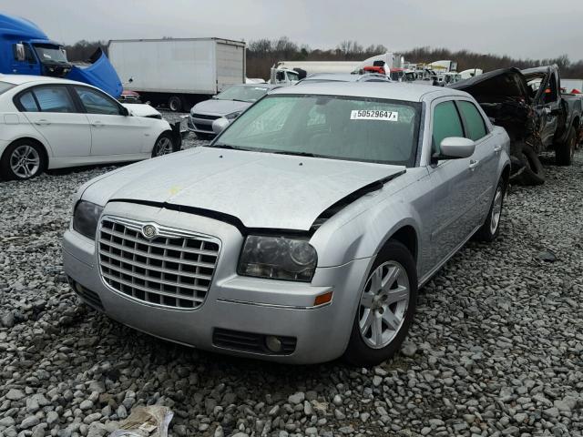 2C3KA53GX7H883899 - 2007 CHRYSLER 300 TOURIN SILVER photo 2