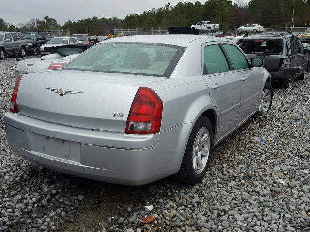 2C3KA53GX7H883899 - 2007 CHRYSLER 300 TOURIN SILVER photo 4