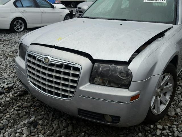 2C3KA53GX7H883899 - 2007 CHRYSLER 300 TOURIN SILVER photo 9