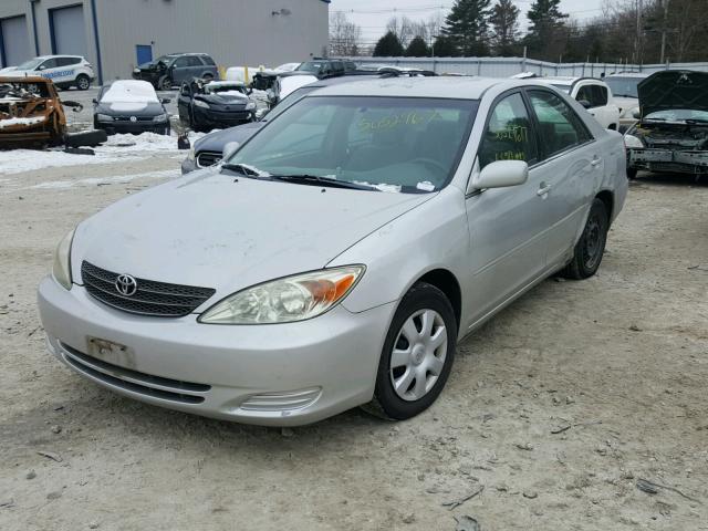 4T1BE32K62U598838 - 2002 TOYOTA CAMRY LE SILVER photo 2