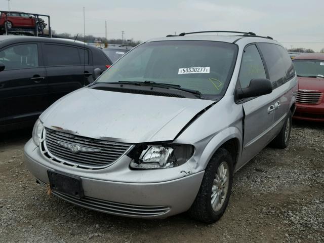 2C4GP74L42R717081 - 2002 CHRYSLER TOWN & COU SILVER photo 2