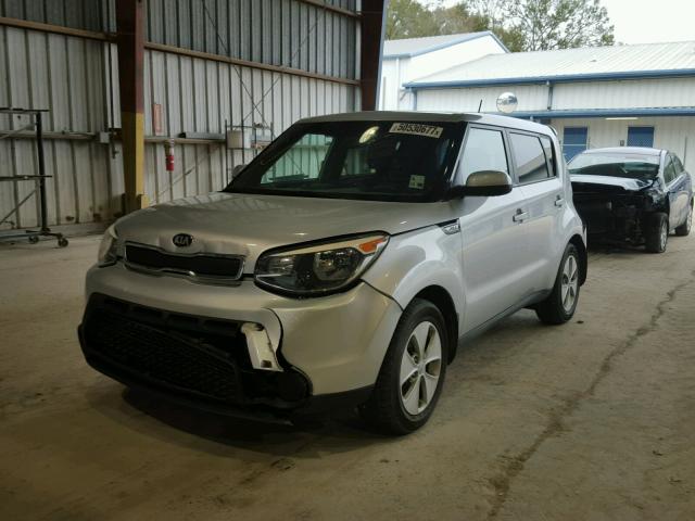 KNDJN2A22F7811154 - 2015 KIA SOUL SILVER photo 2