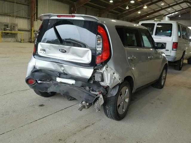 KNDJN2A22F7811154 - 2015 KIA SOUL SILVER photo 4