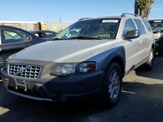 YV1SZ59H541154833 - 2004 VOLVO XC70 SILVER photo 2