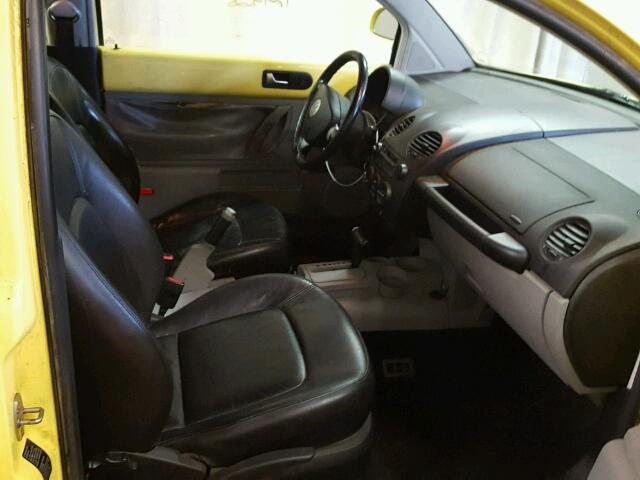 3VWCA21C8XM461790 - 1999 VOLKSWAGEN NEW BEETLE 黄色 照片 5