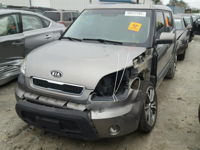 KNDJT2A23A7178632 - 2010 KIA SOUL + SILVER photo 2