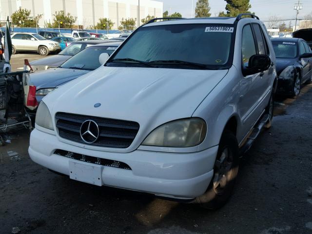 4JGAB54E21A269027 - 2001 MERCEDES-BENZ ML 320 WHITE photo 2