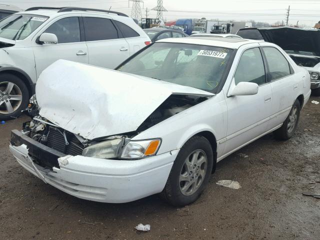 JT2BF28K3X0206229 - 1999 TOYOTA CAMRY LE WHITE photo 2